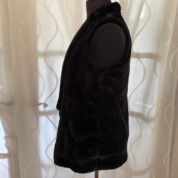 DKNY Black Faux Fur Vest - Picture 3 of 8